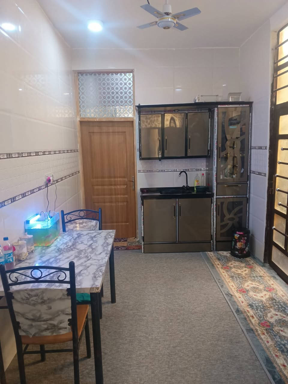 بيت للبيع مساحة 100 طابو زراعي سند 25 صار شهر من كامل  تاجيه نادر ثالثه قرب الروائي شارع ابو حمد يتكون من غرفه مطبخ ستقبال 
بناء طابوق او صب يكفي لعائله صغيرا بناء غربي دراجه اولا بورسلين ارضيه جدار البيت كله سيراميك ماعدا الغرفه طارمه كاشي درج خارجي// سعر ٤٠ مجال بصيط/// اضافه الكاونتر معه البيت يسلم وغراض الحمام كله ويا // رقم *********** المو شراي لا ايراسل اترجاكم شكراً
