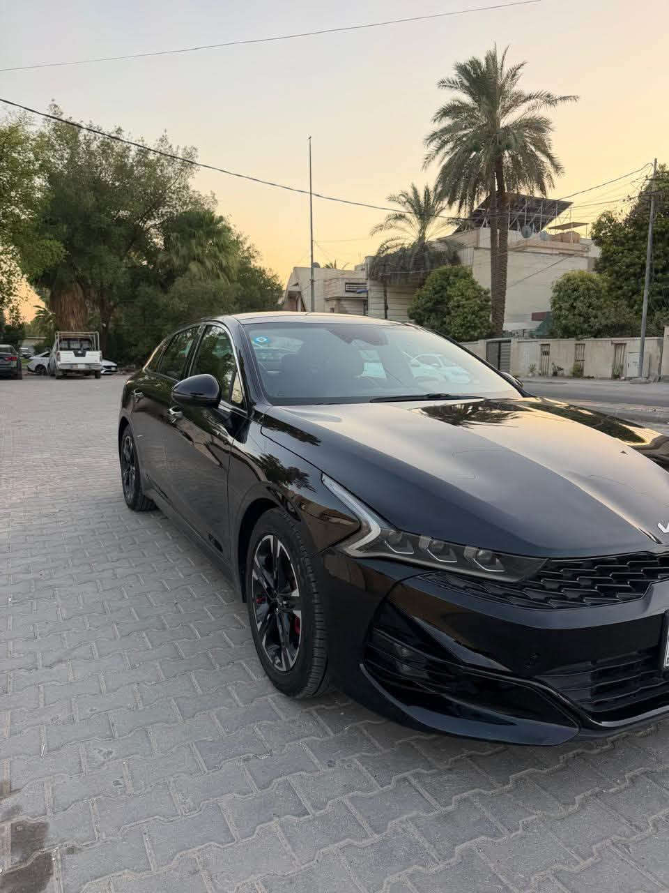 السلام عليكم للبيع K5 2023 GT line فول مواصفات بانوراما رقم بغداد بسمي حادث جاملغ امامي مبدل نفس الون وربع باب خلفي وهلال السيارة جديدة ماشية 32 وبدون نقص السعر 157 وبيها مجال للاستفسار *********** مكاني بغداد الكرخ
