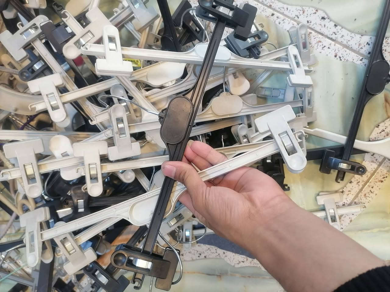 حبايب تعلاكه قراصه  مال بناطير او بجايم عدد ٧٠ وحده
لون اسود وابيض
السعر 10 الف قفل يوجد توصيل جميع محافظات 5 الف دينار


**إذا كنت صاحب هذا الإعلان وتريد حذفه لأي سبب، رجاءا أرسل رسالة إلى الدعم الفني**