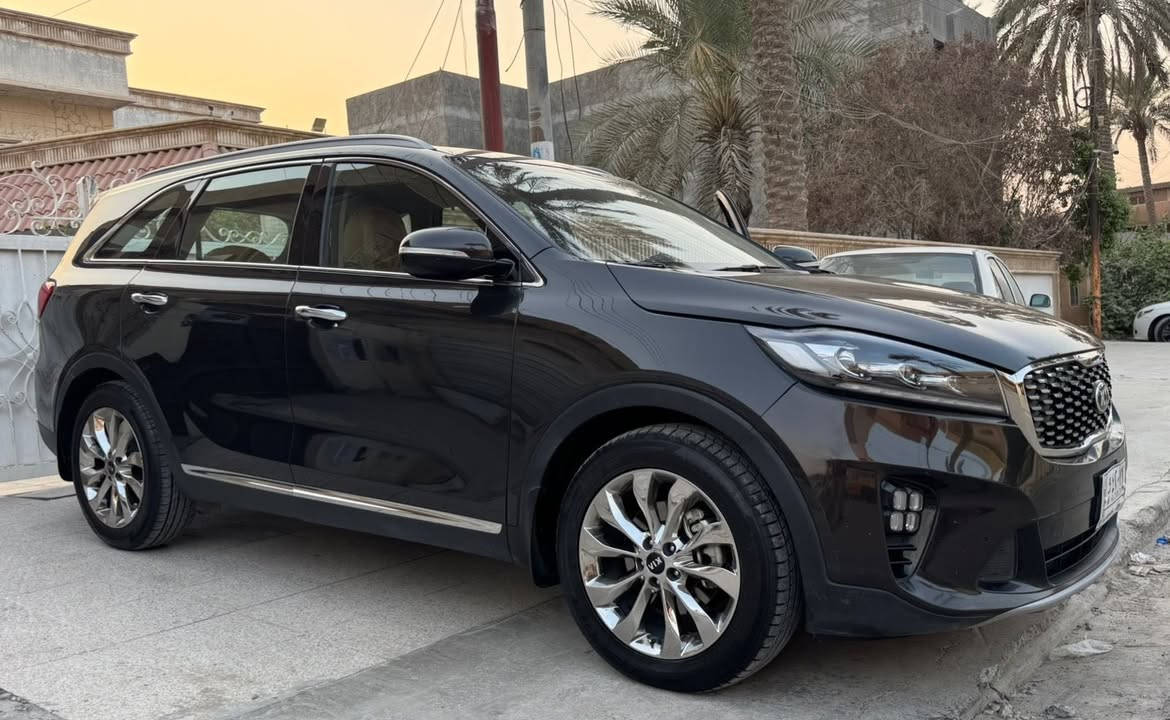 كيا سورنتو 2020 خليجي رقم بغداد مكفوله كفاله عامه من الحوادث عدا شخط بالباب الخلفي تم اصلاحه
✅ 7 راكب مع كشنات جلد 
✅ صندوك كهرباء
✅ اشاير ترحيب بلمرايه 
✅ كشاف ولايت led 
✅ بك لايت led 
✅ مرايه شفط
✅جنطة كهرباء 
✅ ويل كب نيكل 
✅ حساس امامي خلفي جانبي 
✅ 3 قطع تبريد 
✅ كلمة سورنتو بلدواسه
✅ اربعه انظمه قياده 
✅ يو اس بي
✅ بردات بلادية 
✅ فول تحكم ستيرن 
✅ كشنات كهرباء
✅شاشة كبيره
✅قماره حديد
✅ كامرات دواره 
‏✅ صدر جديد كير مكينة تبريد كلة جديد ومكفول إدامة 
✅ V6 ستة سلندر 3500 
جاهزة بدون اي نقص
رقم بغداد باسمي تحويل ثاني يوم مع فحص وسنوية كلة جديد سيارة جديدة بمعنى الكلمة
السيارة ماشية120 الف كيلو حقيقي

***********
