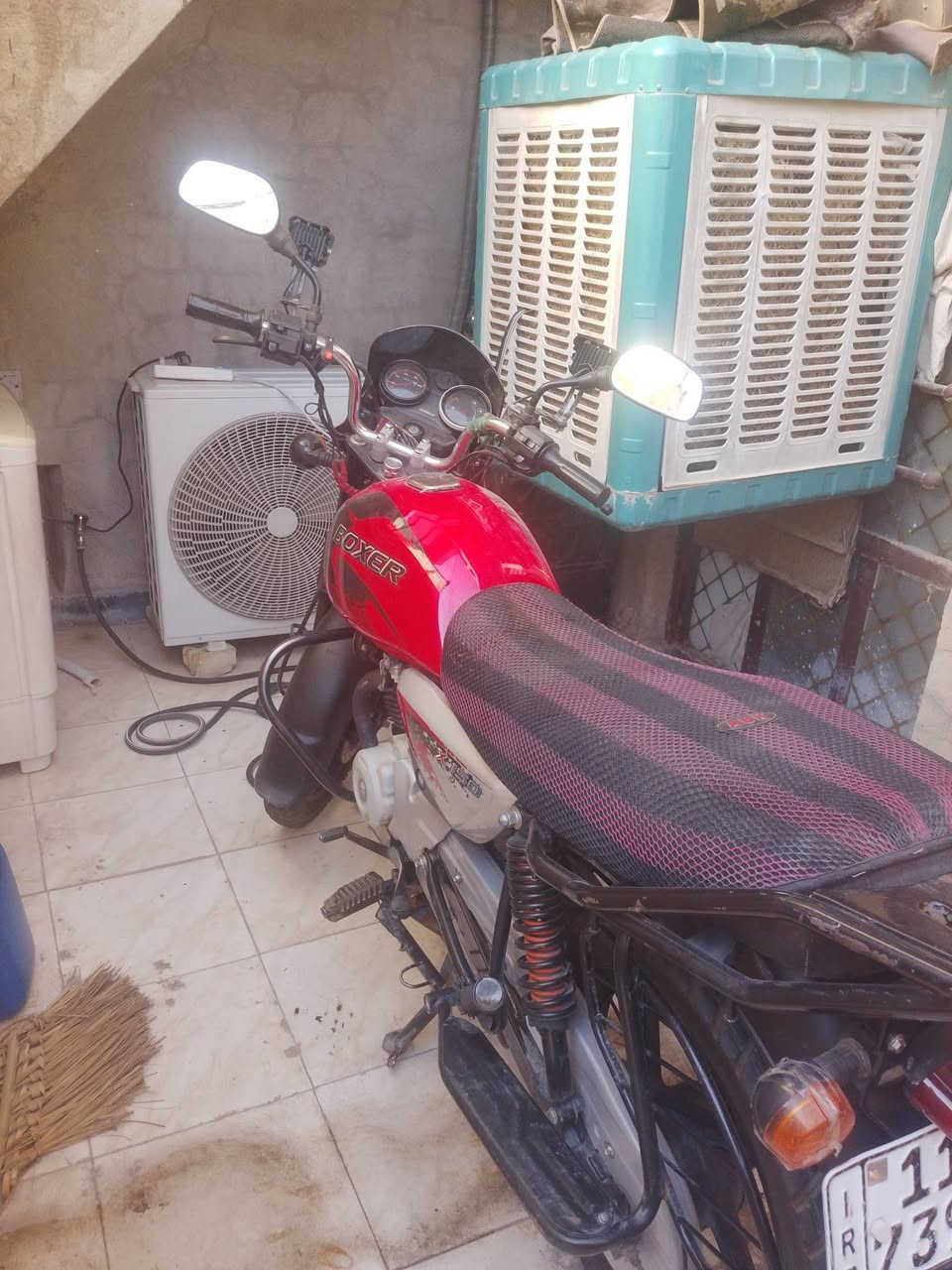 سلام عليكم دراجه بوكسر موديل 23دراجه نضيفه كلش مرقم بغداد وبيها بدايت خيط تبخير مستعجل عله بيتها 1900 قفل رأيدها 
***********
