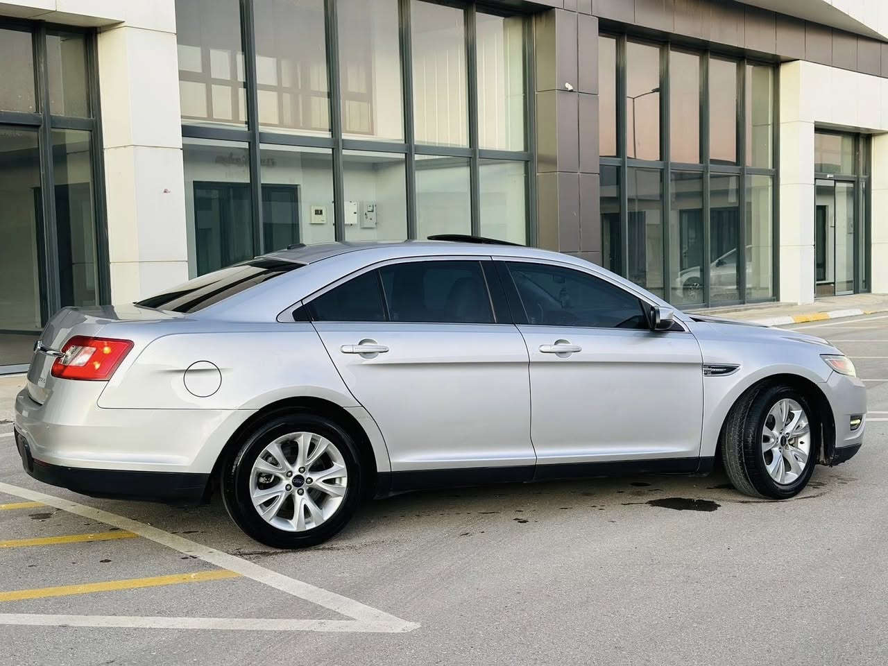 فورد تورس
موديل 2012 
لون سلفري
مواصفات SELفول 
داخل ابيض 
كشنات جلد+تدفئة+ كهرباء
كلين تايتل بدون صبخ بدون بارد 
 محرك گير شرط حدادية تخم تاير كهربائي كلة جديد شرط الفحص
سنوية لوحة جديد الحد 2029
السيارة بدون نقص 
مكان سليمانية 
سعرة 118 ومجال 
***********
