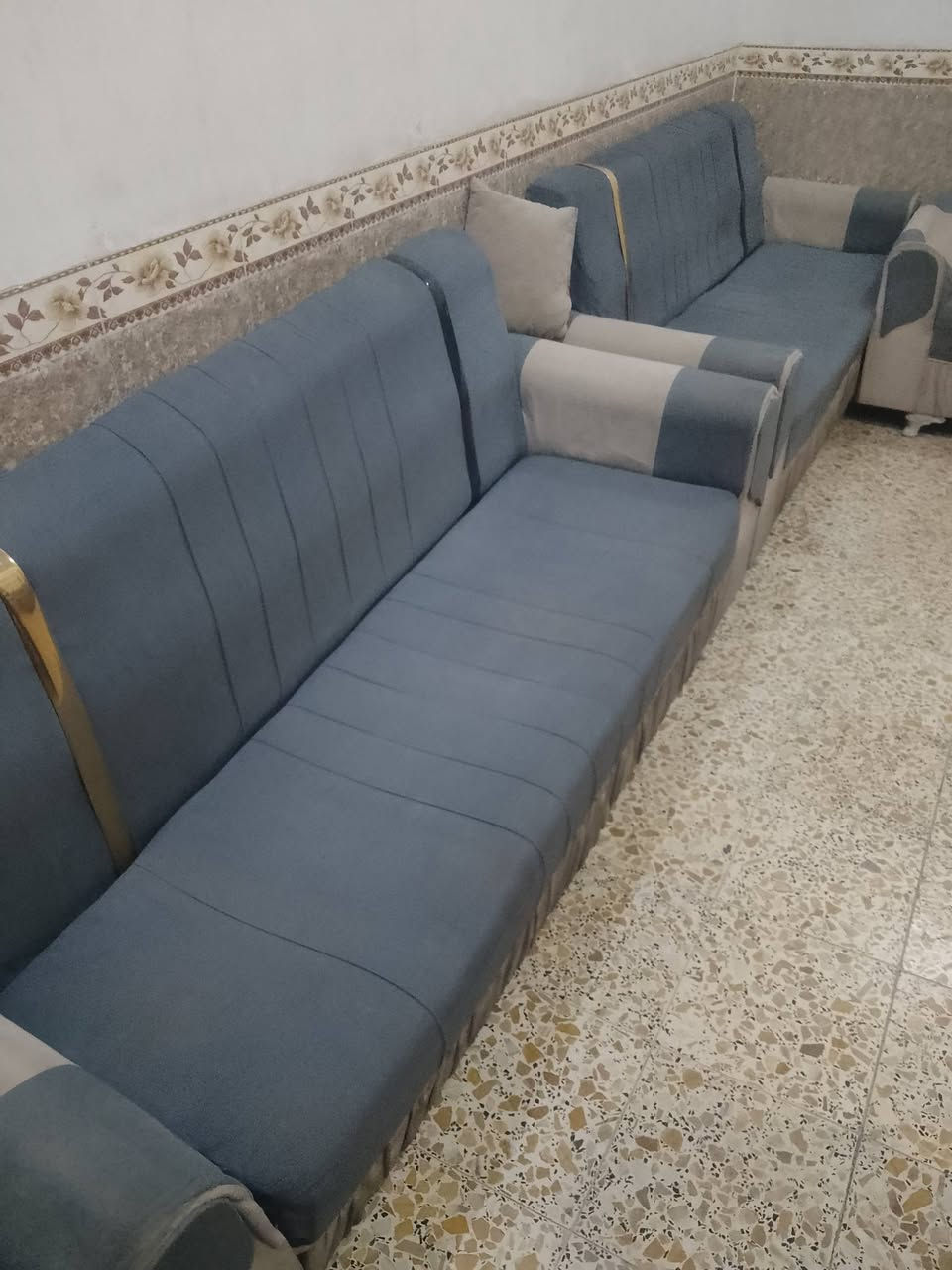 السلام عليكم تخم قنفات مثل ما واظح باالفيديو والصور للبيع 75الف وبي مجال شويه نجف حي الميلاد الحولي خلف مجمع جوهره العرب ***********
