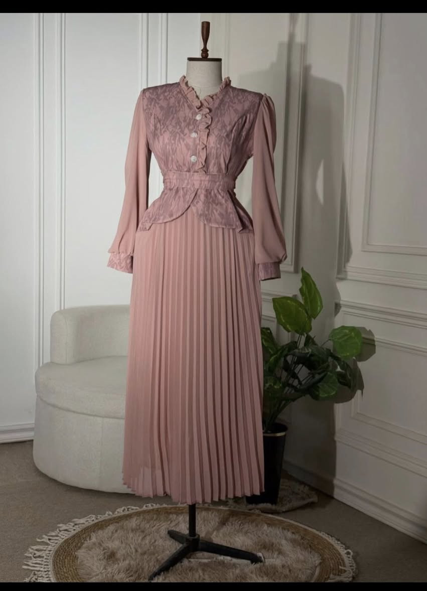 فستان العيد❤‍🩹
السعر 35الف فقط 
خامة شيفون مبطن 
38-40-42-44-46


**إذا كنت صاحب هذا الإعلان وتريد حذفه لأي سبب، رجاءا أرسل رسالة إلى الدعم الفني**