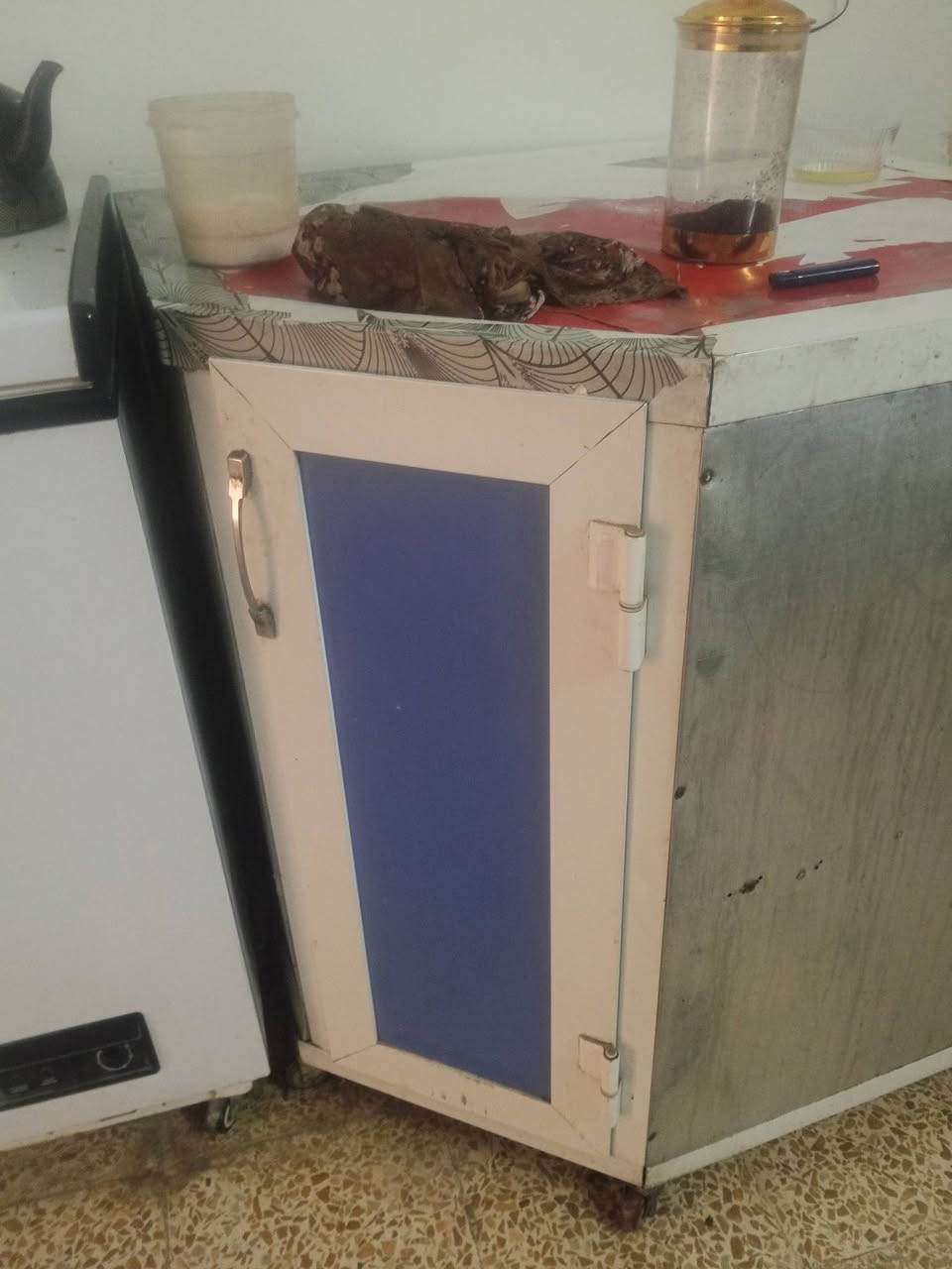 للبيع داخل وخارج نضيف اربع امتار مع سنك السعر 350 بيه مجال


**إذا كنت صاحب هذا الإعلان وتريد حذفه لأي سبب، رجاءا أرسل رسالة إلى الدعم الفني**