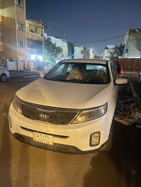 سورنتو 15 محرك2400 بيها كم قطعه صبغ ماشيه 65000  ميل شاشه كاربلي ويل ك...