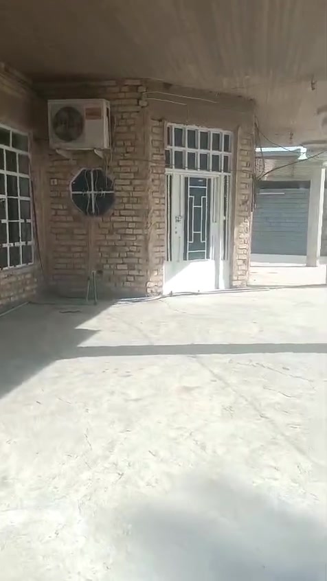 سلام عليكم بيت لليجار يتكون من غرفتين كبار وصاله جبيره وستقبال وحديقه كلش جبيره منطقه حلابسه مال فلوجه قريب ع مدرسه ابن رشد بلنزله مال مكتب هيبت حلبوسي كامل من كلشي ايجار ٢٠٠ وبي مجال كلش قليل اريد يحافظ عليهه *********** بي واتساب
