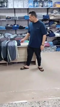 الشرطة الرابعة • قرب مجمع النبأ • ملابس