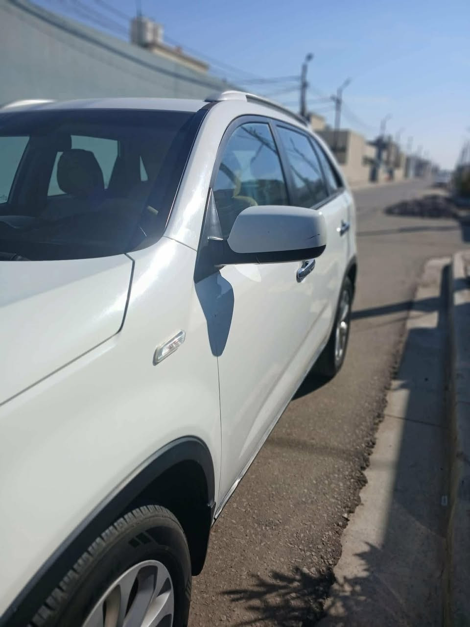 السلام عليكم سورنتو موديل 11 خليجي 7 راكب 
محرك 2400 بدون صرف ولاتنقيص 
بدون صبغ بيها بارد فقط جاملغ امامي 138 
وبيها مجال 
مكان بيجي 
***********
