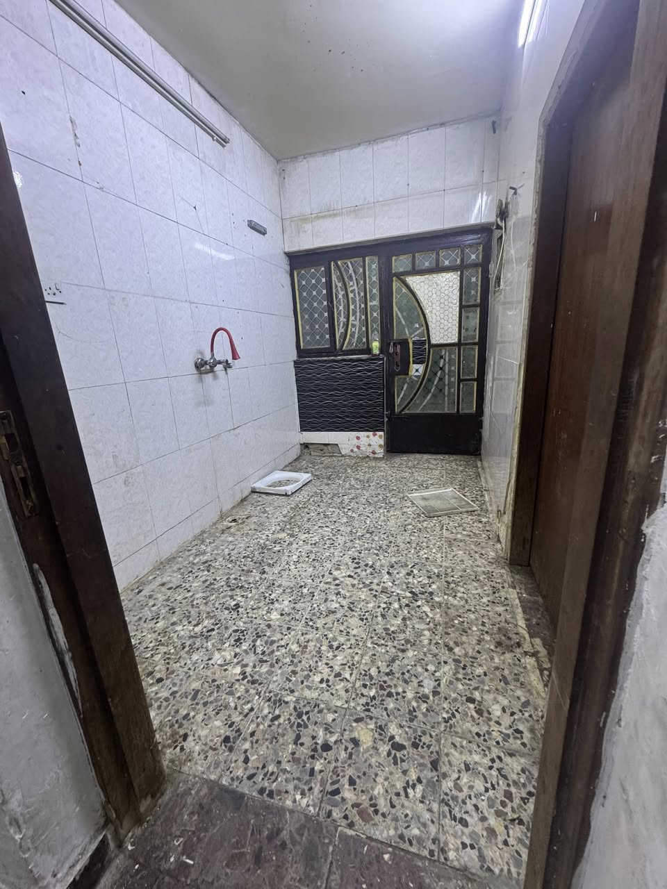 للايجارالسيديه بيت 150يحتوي على ثلاث غرف نوم ثنين كبار وحده صغيره صاله كبيره مطبخ كراج حديقه للاستفسار ***********
