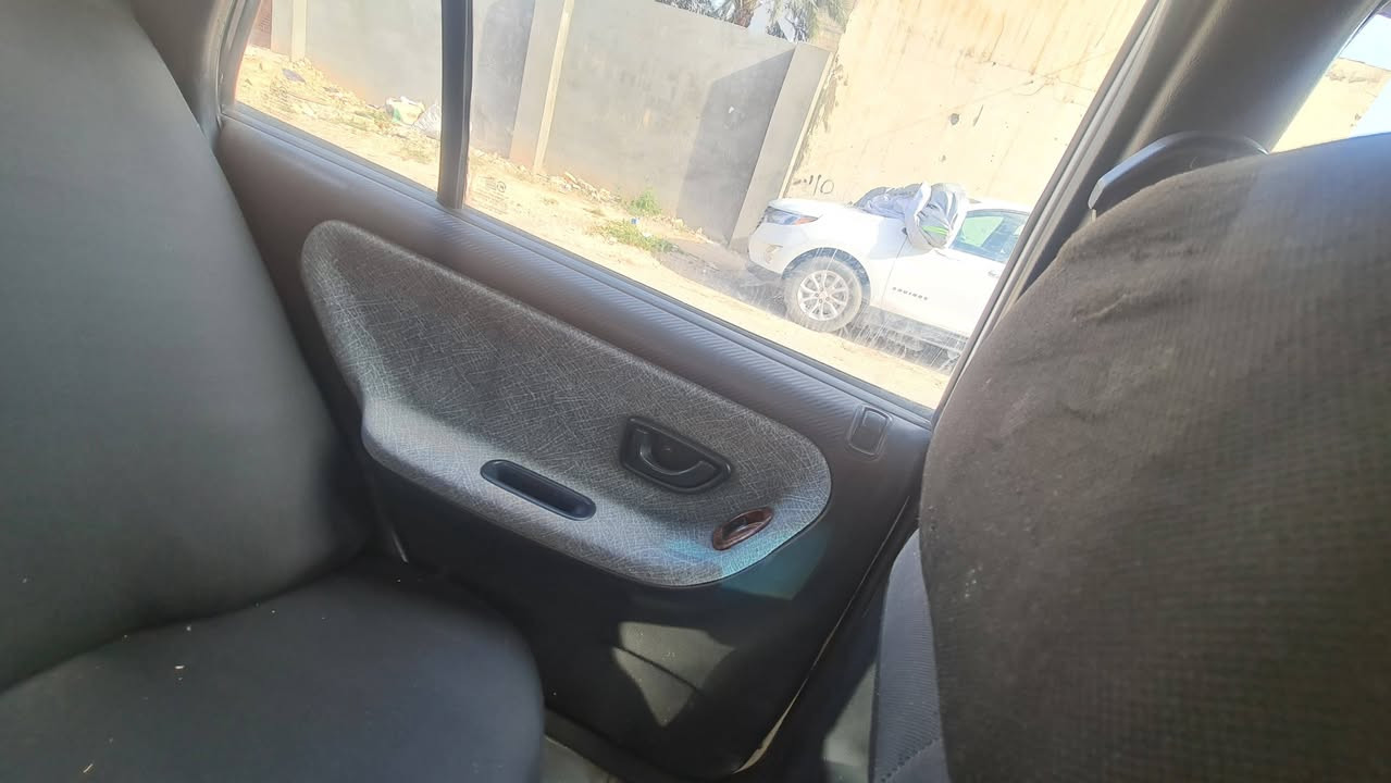 السلام عليكم
رجاءا لا تكسر بسوكها 
سوناتا ٢ 
سيارة جاهزة وخير من الله وحلوة لو ابيض
محرك جديد / كير خير من الله 
كهربائيات كلها شغاله ما عدا جامه السايق
تبريد يخبل 
بيها شاشه 
باسمي رقم ديالى تحويل اشوكت متحب 
السعر ٤٧ وبيها مجال 
موجود ماسنجر واتساب فقط  ***********
