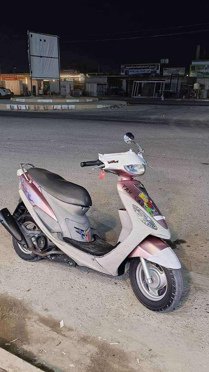 سلام عليكم دراجه ماكس منغوليا للبيع اني مطلعها حاويه دراجه جديده كهرباءيات شغاله بس سلف عطل مكاني سماوه بلوركاء سعر دراجه 950 هاذا رقمي ***********
