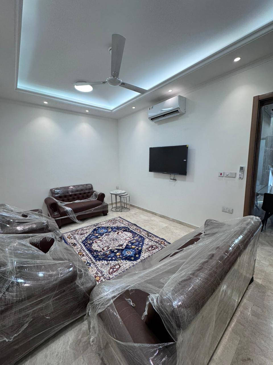 🌟 شقة مؤثثة vip للإيجار – طابق اول 
📍 المنصور – حي المتنبي قرب 14رمضان 
ايجار شقة 1100دولار 

✨ التفاصيل:

• غرفتين نوم ماستر أنيقة
• صالة مريحة
• مطبخ مجهز
• خدمات متكاملة

📞 للاستفسار:  ***********

💡 عندك بيت أو شقة وتحب تعرضها؟ تواصل ويانا وخلي إعلانك يوصل لأكبر عدد من المهتمين!
