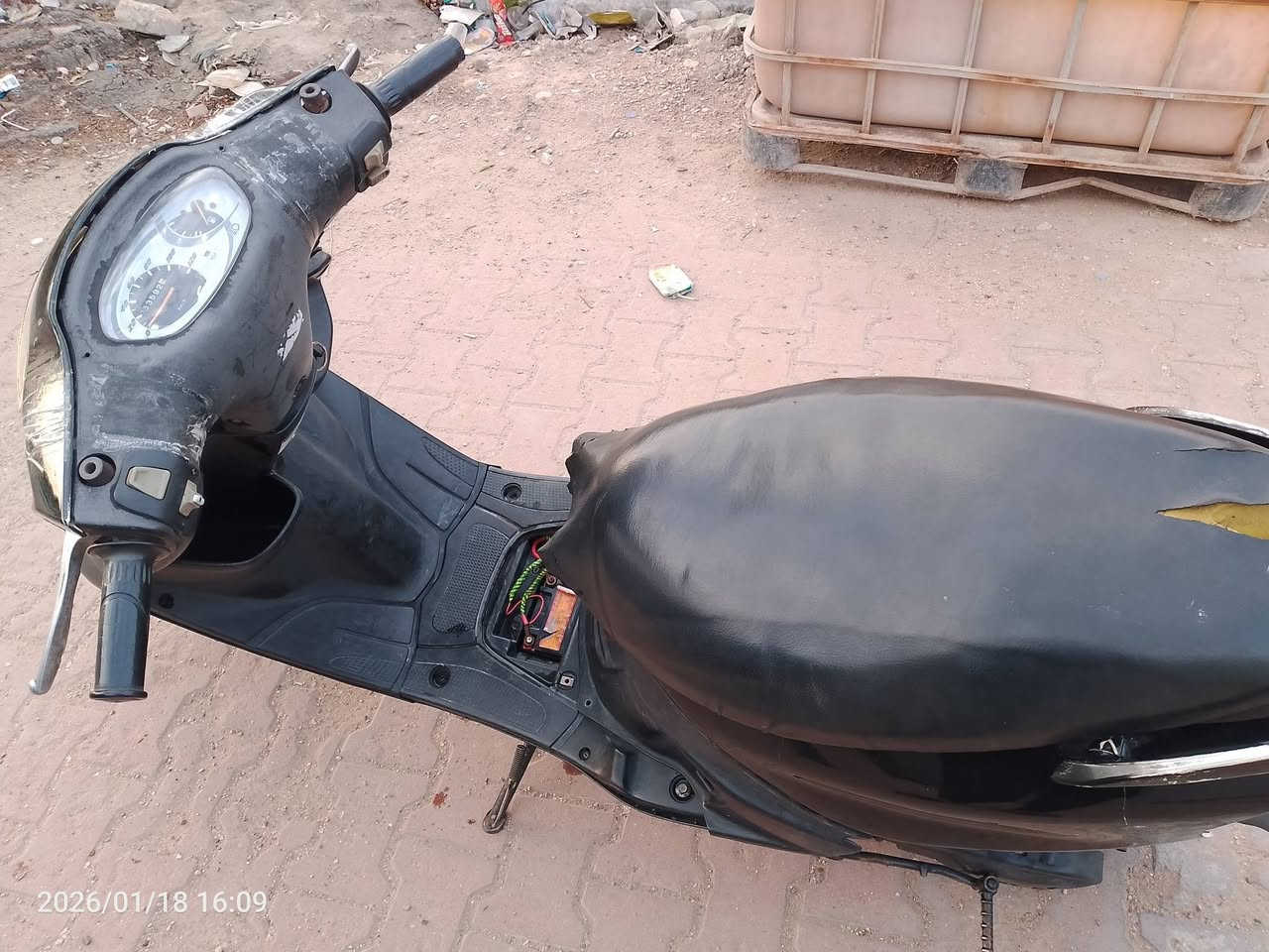 دراجه متروكه للبيع قيم بل يرضي الله واخذهه 
***********
