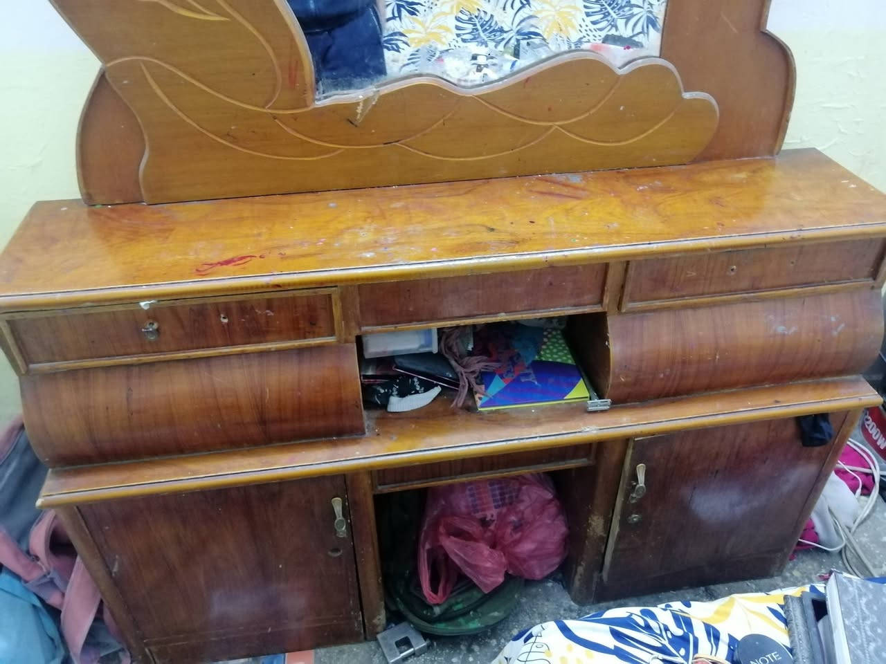 للبيع كنتور ست بيبان وميز مرايه وجتف جربايه بدون تخت قيم وخذ للاستفسار الاتصال على الرقم *********** بي وتساب
