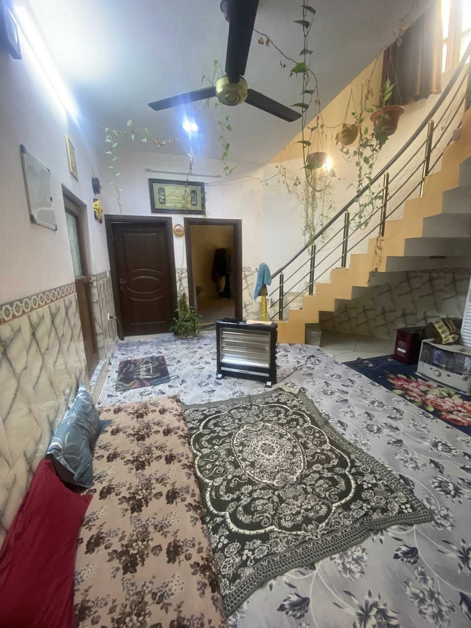 🏠دار طابو ملك صرف
 موقع مميز للبيع
____________
المساحه:-200م
الواجهة :-10 م
____________
📍الموقع :-حي الواسطي
قرب مجمع المدارس
———————-
بناء 2016
____________
💸السعر :علق تم يوصل السعر
____________
يحتوي الطابق الاول على:-
كراج +استقبال +صحيات خارجي و داخلي
مطبخ+هول +غرفتين نوم
____________
يحتوي الطابق الثاني على:-
بيتونه فقط
____________
للاستفسار اكثر الاتصال
***********📱
____________
نستقبل جميع العروض 
🏠السكنيه  🏛️التجاريه
