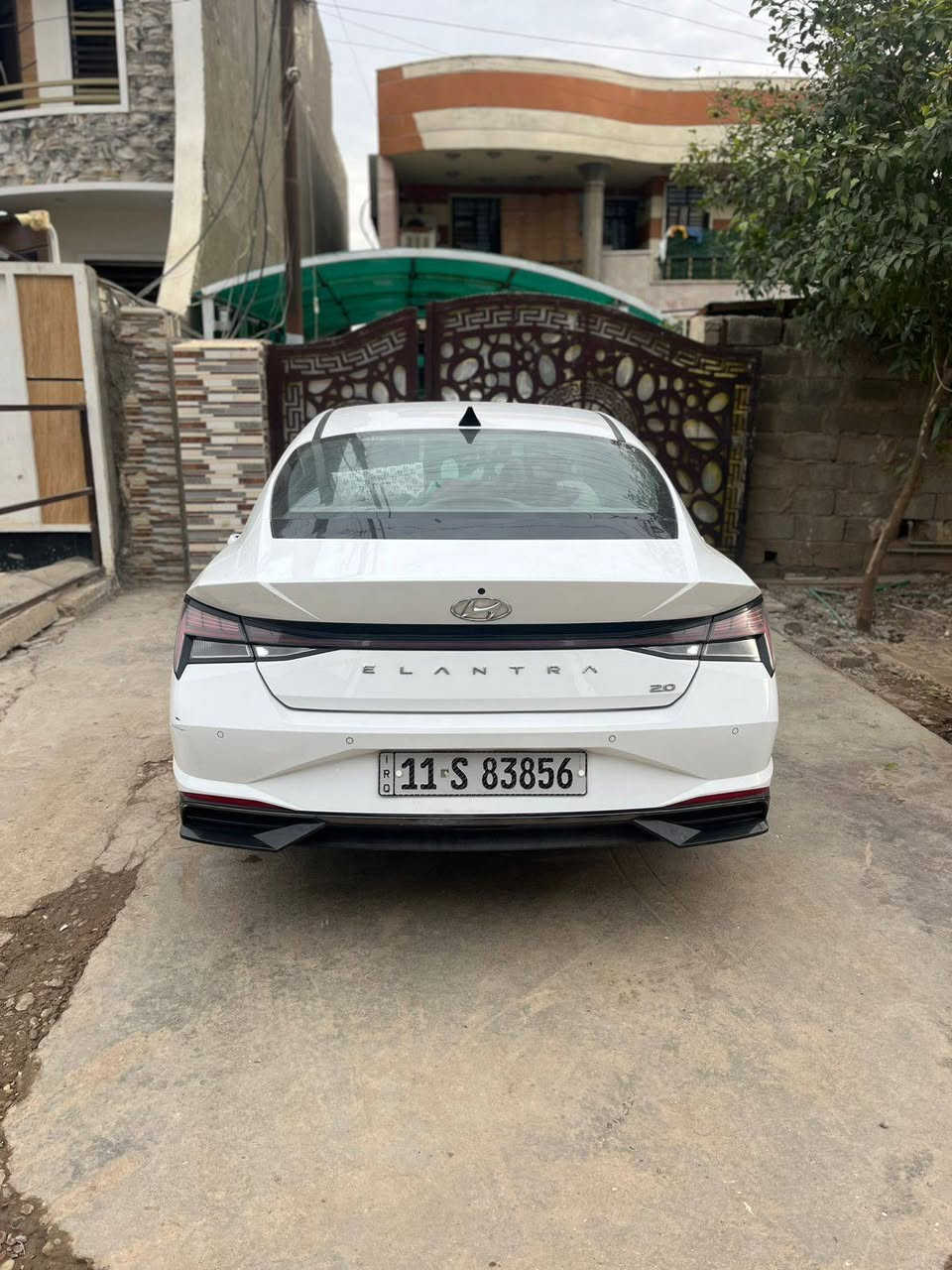 السلام عليكم النترى ٢٢ خليجي مكينه ٢٠٠٠  بصمه فتحه بالتنته مري شفط بيه الدوسه العكس السايق فقط السياره نضيفه ان شاء الله شخوط خفيفه السعر ١٧٧ وبيه مجال بسيط  المراسله على الرقم التالي *********** او *********** بي وات ساب
