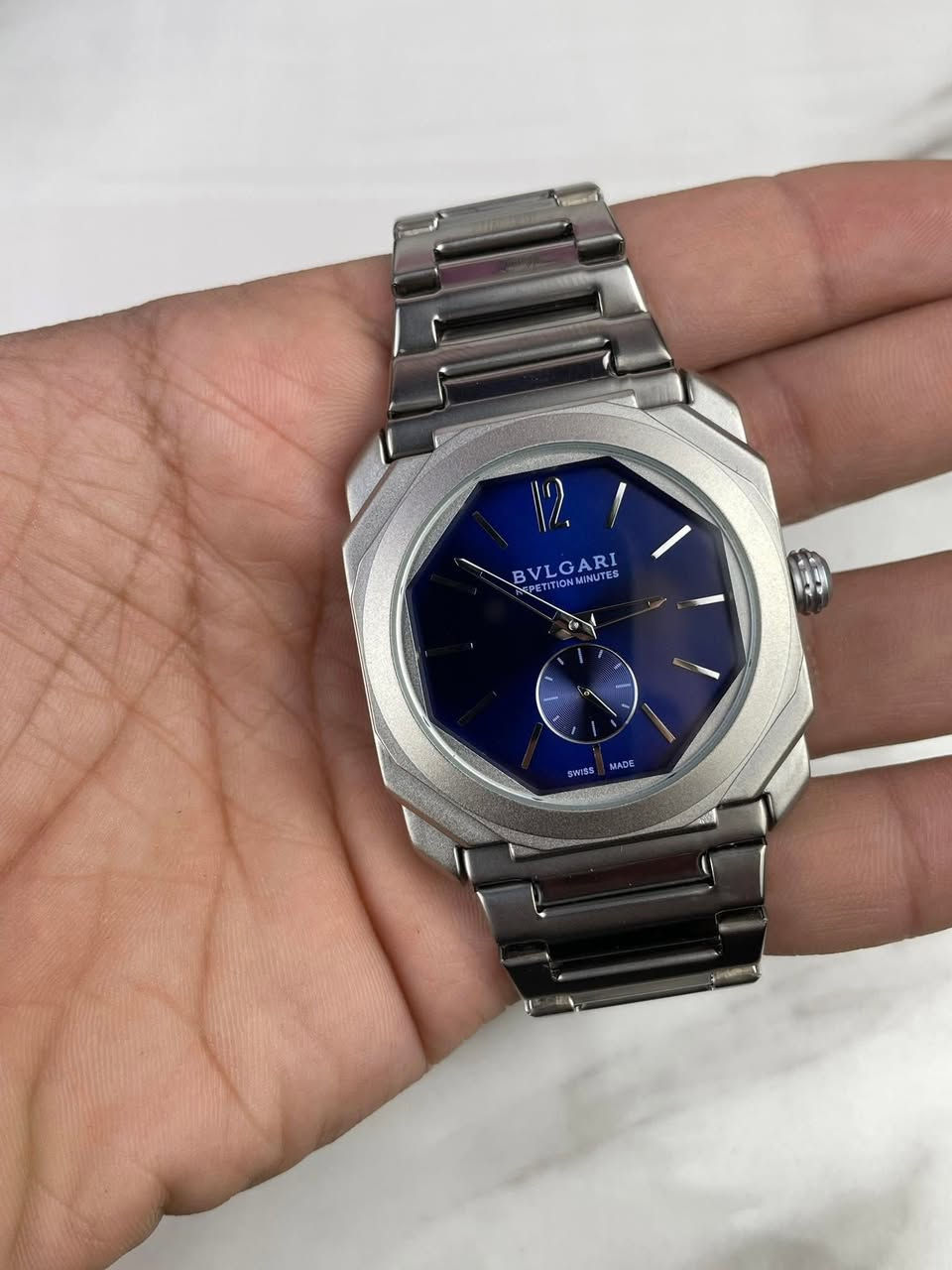 ساعه رجالي
ماركه بولغري
سنتر ثواني منفصل
وزن ثقيل
طلاء ثابت ستانلس ستيل
مقاومه للماء
قفل فراشه اصلي
قطر46  
مع علبه اصليه 
50الف على اول تم


**إذا كنت صاحب هذا الإعلان وتريد حذفه لأي سبب، رجاءا أرسل رسالة إلى الدعم الفني**