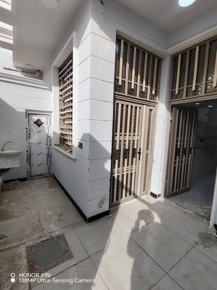 كربلاء مجمع سيد اسماعيل السكني
بيت للبيع المساحه ١٠٠م  طابق واحد بناء طابوك 

السعر ٨٥ مليون مع المجال البسيط 

  بس جيب غراضك وتسكن بلبيت 

يحتوي على غرفه وصالة واستقبال ومطبخ وصحيات٢ وطارمة شغل درجة أولى صب كونكريت مسلح 

سند٢٥ إقرار محكمه مداور باسم المشتري خدمات كامله 

للحجز والاستفسار الاتصال او مراسلتنا واتساب 

***********

***********
