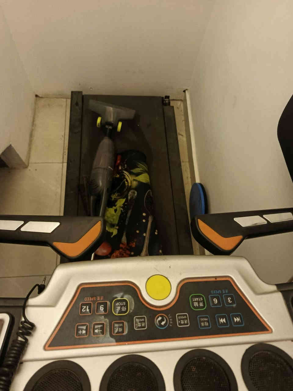 سلام عليكم جهاز ركض درجه اوله نضيف كلش سعر خاص
***********
