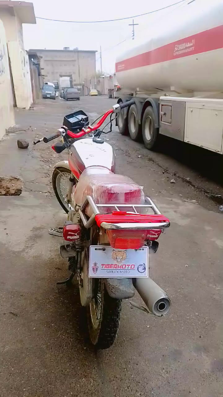 السلام عليكم تايكر 18 للبيع
400 وبي مجال قليل مكينه خرسه ‏‪0773 577 3765‬‏
