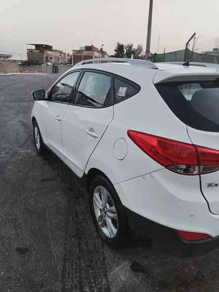 متاح سيارة توسان ٢٠١١ ضررها موضح بالسونار ومكينة مبدلة شرط التحويل سنوية ٢٠٢٨ وهزة بعدها ما ساقطة كابون بنزين بيها شراي اتصل *********** ترهم معارض ويا سيارة اقل
