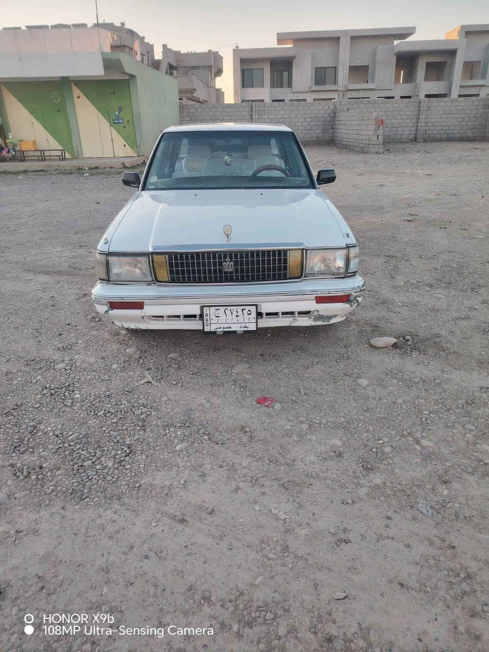 السلام عليكم سيدان موديل 1989 رقم بغداد مشروع وطني سنويه إلى 2027 شرعيه بديره شرط التحويل اصلي يسار كير ومحرك شرط الصدر امامي خلفي جديد طخم تاير جديد كهربائيات كل شغاله السعر خاص ***********
