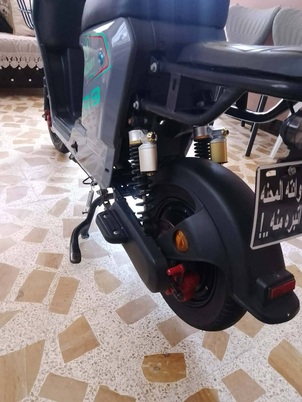 دراجه شحن R9
موصفات :
ملف 1500
اربع نمر مع خاصية الرجوع إلى الخلف،
سرعة 109
بطارية عدد 5 كبار
72 فولتيه
سماعه بلوتوث مدمج
نظام مكابح بريك هيدروليك ديسكات أمامي وخلفي
شاشة عرض ديجيتال لعرض السرعه
إضاءة LED أمامية ونظام إشارات
السعر 510 وبي مجال
***********
