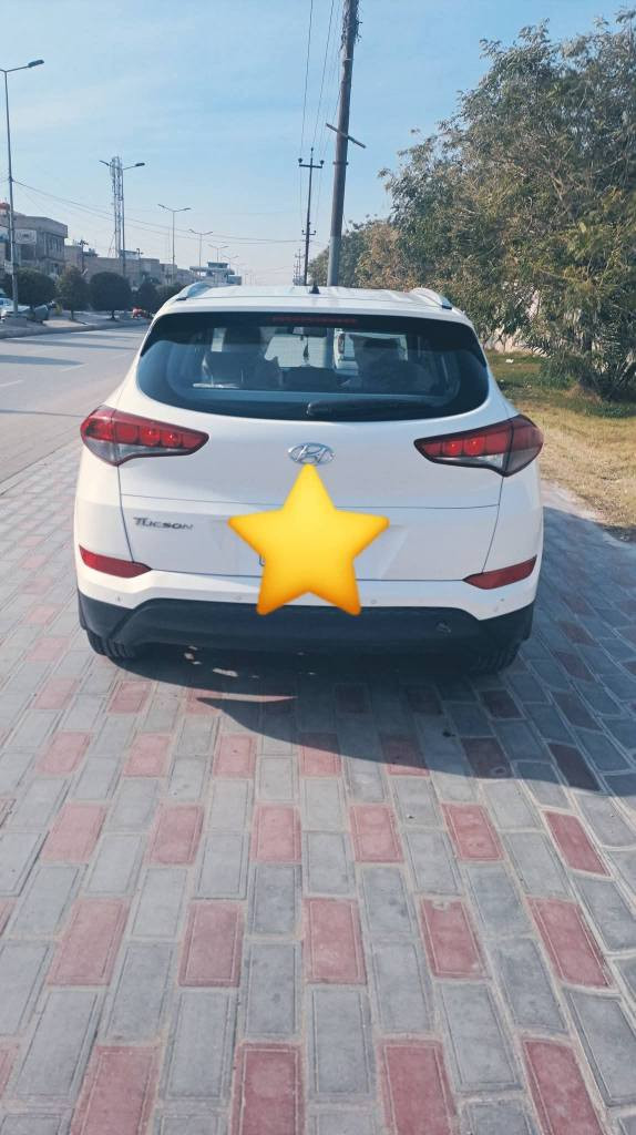 توسان خليجي موديل 2018 للبيع او المراوس مواصفات تحكم استيرن واشاير بالمري حساسات خلفي وامامي كاميره خلفيه وبعد مواصفاته المعروفه مكينه 2000 دوش سياره كفاله مكينه كير وضربه مكفوله سياره جديده 
للتواصل 
*********** كربلاء, العراق
