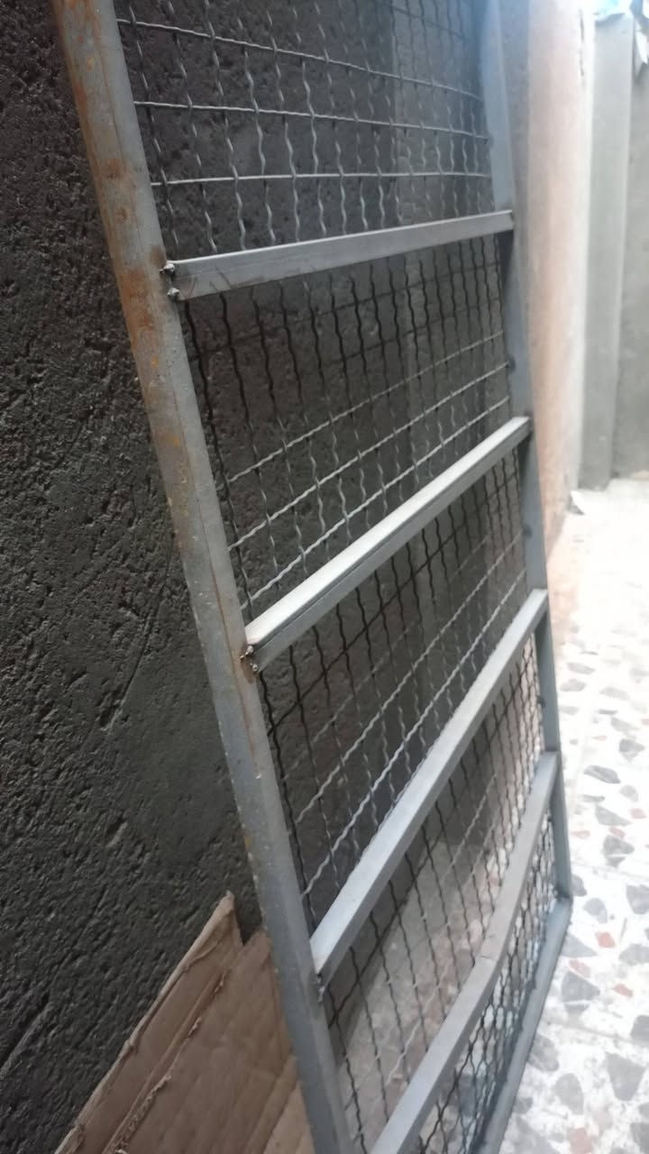 جربايتين
يحتاج شويه لحيم وبسعر مناسب
50 ألف 
للتواصل ***********
