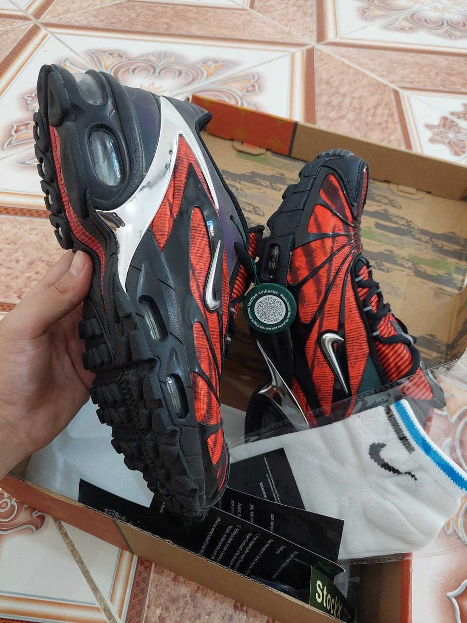 Nike Air Max Tailwind 5
القطعه مفووله قياس 43 السعر  مذكور هو والتفاصيل بلفيدو   توصيل  جميع  المحافضات6الف  موجود وهاي رقمي***********
