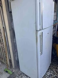 ثلاجه حجم جدا جبير ه ونضيفه ابد مداخله تصليح  تجميد خير من الله السعر ...