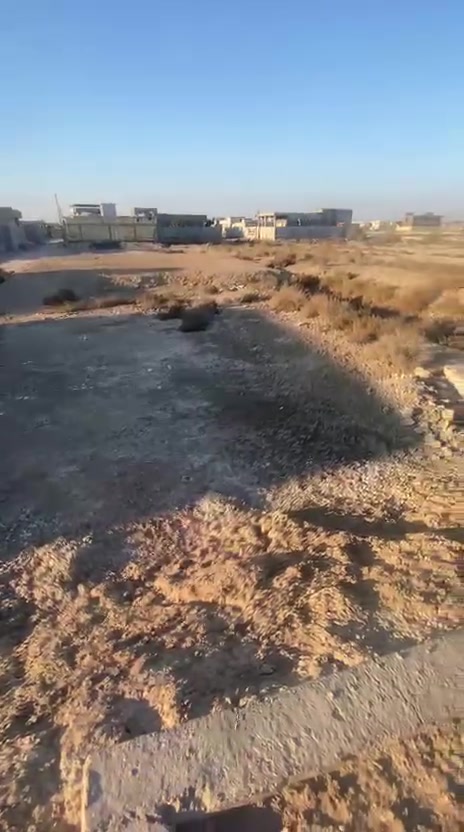 سلام عليكم قطعه أرض زراعي للبيع مساحه 400 متر موقعه قضاء الصادق حي الموضفين بصف النهر السعر 33 وبيه مجال 
رقم الهاتف ***********
