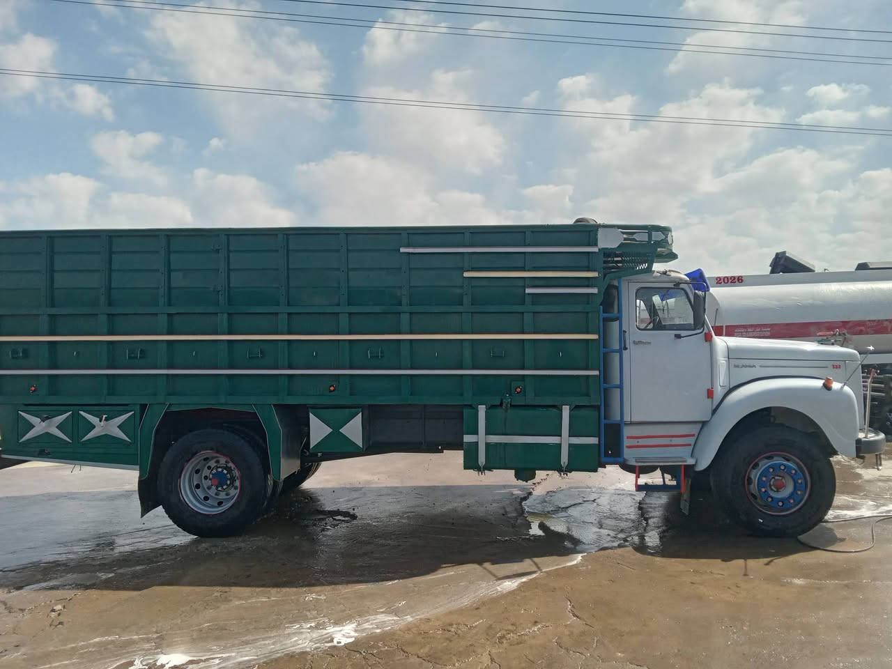 سكاني ١١١ موديل ١٩٧٩
محرك سوبر الكسن وربي 
تايرات جديد رقم نينوى 
***********
***********
