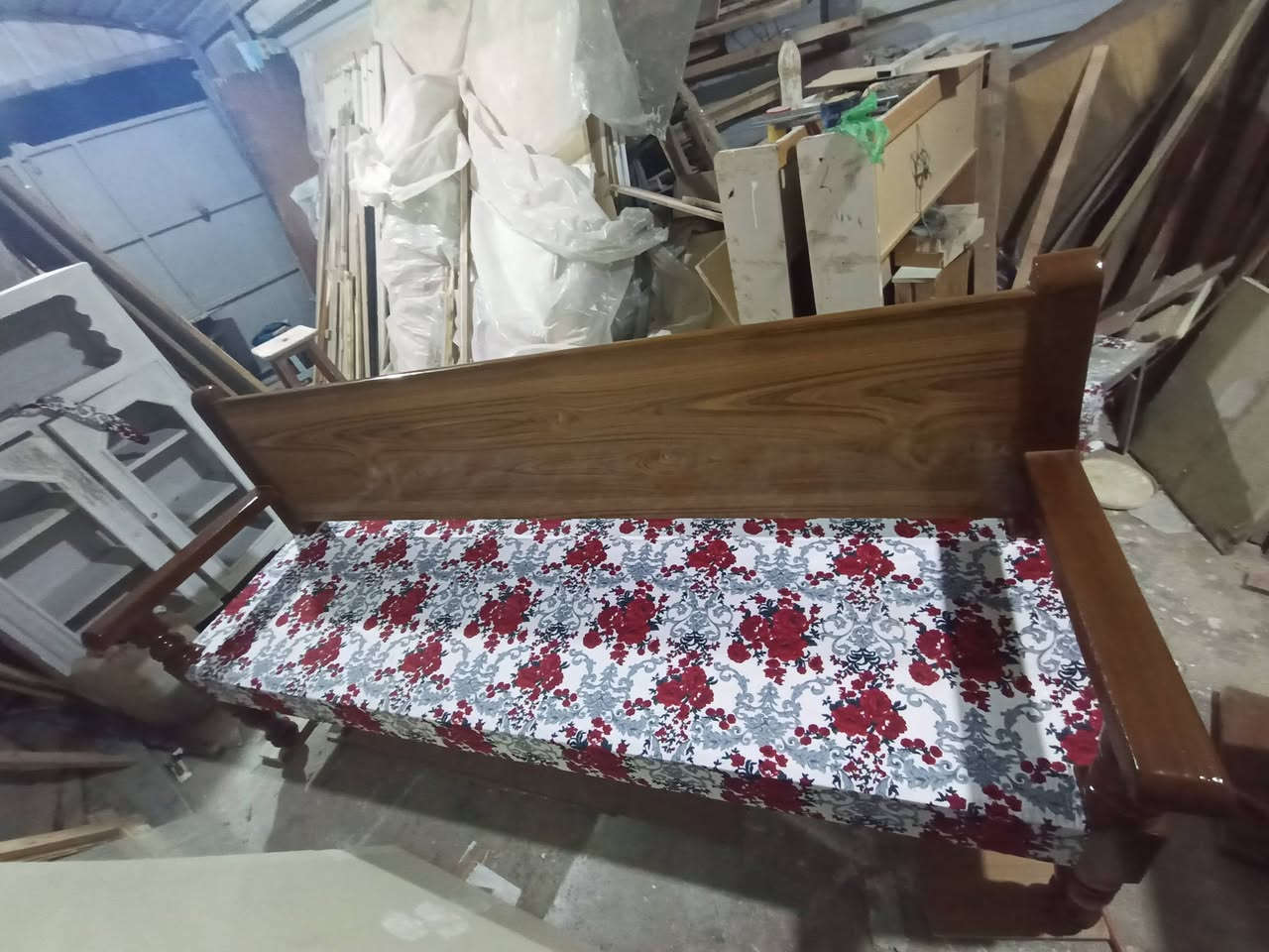 السلام عليكم غراض للبيع
كرويتات عدد 2 شكل واحد سعر وحده 60 
كنتور ابو 2باب صاج تكمه 125سعر 
***********
