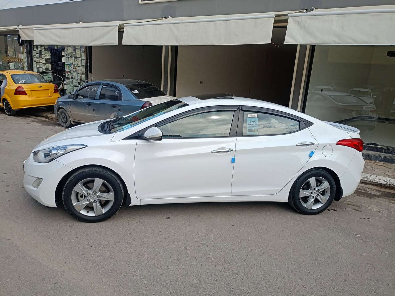 سلام عليكم اخوان النترا موديل 2014 محرك 18 المرغوب رقم اربيل الدولي سنوية ورقم وهزةجديدة  سيارة جاهزة مكينة وكير وطخم  كلو شرط سيارة جاهزة مايعوزها مصرف السيارة بيها جاملغ امامي مبدل اصلي بدون صبغ وبدون داخل السيارة احلا من الصور  السعر 125وبيها مجال بسيط للشراي الاستفسار على الرقم كورك *********** اسيا ***********
