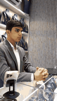 منع السرقة داخل المحلات الذهب والمجوهرات

شرائح إلكترونية صغيرة ( RFID ) رقائق الكترونية

تحتوي بطاقة RFID على شريحة + هوائي تخزن معلومات

⚙️ مكونات النظام
 1. شرائح RFID Tags
 • توضع على الخواتم، الأساور، العقود… 
 • صغيرة جدًا ولا تؤثر على المظهر.
 2. قارئ RFID Reader
 • يلتقط إشارة التاغ عند مرورها.
 3. وحدة إنذار Alarm Unit
 • تصدر صوتًا أو إشعارًا عند خروج قطعة مجوهرات غير مفعّل لها الإذن.

الانظمة الذكية ( الغدير )    ***********

يتوفر توصيل 🚚 جميع محافظات العراق 🇮🇶 
طلب جميع الاجهزة والرقائق حسب الطلب
اسعار خاصة  لمحلات المجوهرات
