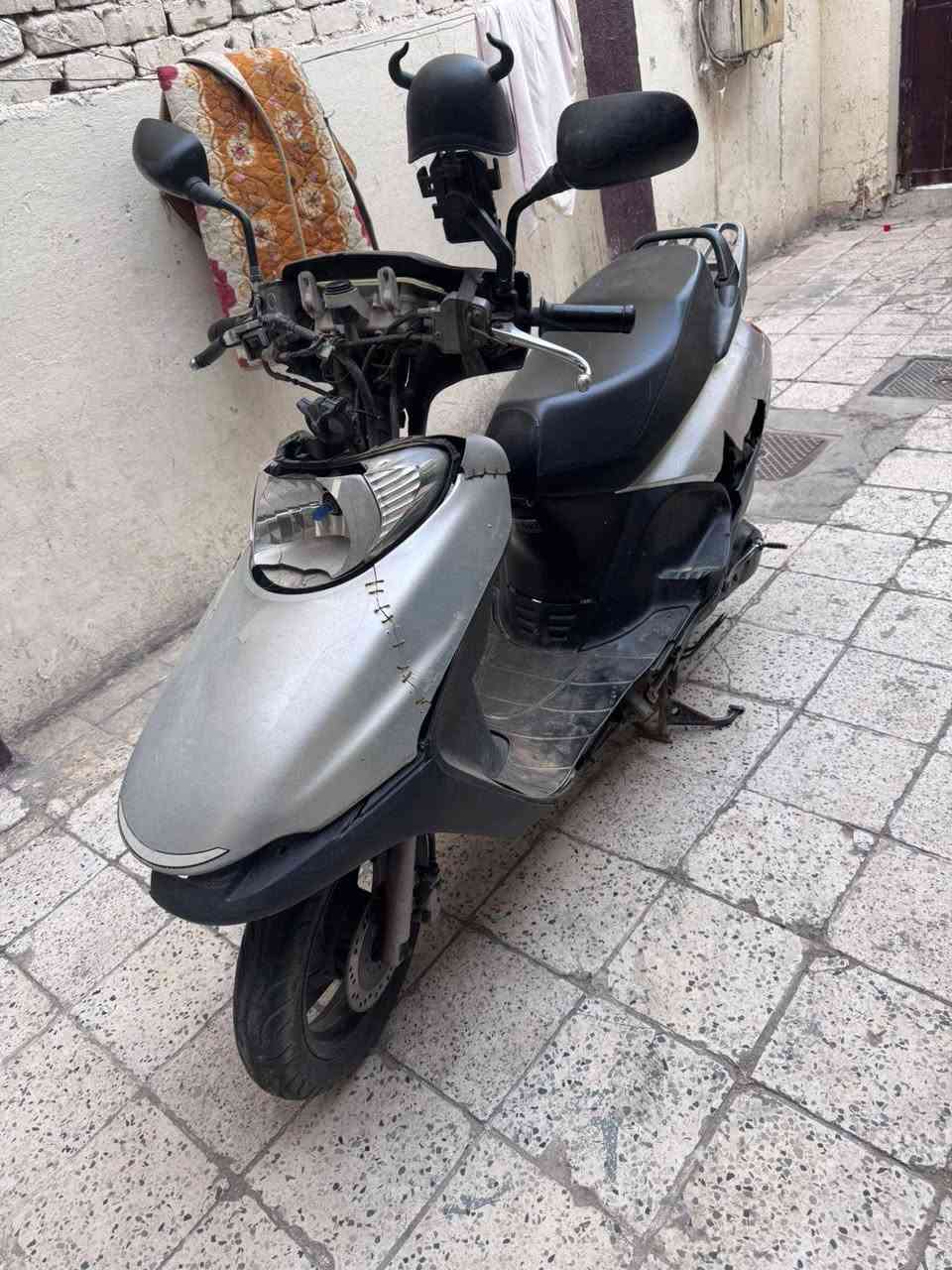 سبيسي ياباني 
دراجة تجفيت درجة اولة بوش وبستم (بدون فشك) 
دراجة نضيفة تمشي وتشتغل مابيهه شي فقط كفرات مكسرة دراجة لا تنقص ولا تبخير 
تايرات امامي خلفي جدد نكرة الدراجة 
مكاني بغداد الشعلة حي الجوادين 
السعر 225 وبيهه مجال. بغداد, العراق


**إذا كنت صاحب هذا الإعلان وتريد حذفه لأي سبب، رجاءا أرسل رسالة إلى الدعم الفني**