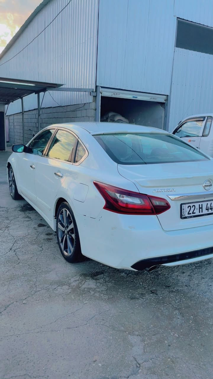 السلام عليكم
نيسان التيما 2017
مواصفات SR
حادث سطحي بدون دواخل بيها
باب السائق جاملغ الأيمن ولايسر صبغ
إرباك استيرن طاك فقط
ماشي180km
كير محرك خير من الله بشرط 
السعر 120 وبيها مجال حك الجيه 
رقم ***********
