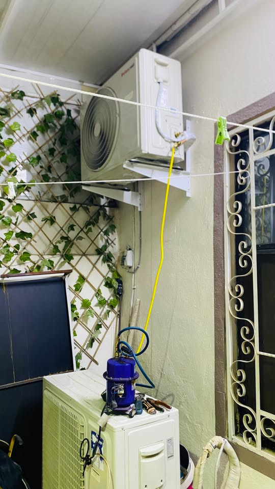 نصب سبلت طن ونص 
تعليك قطعه خارجية 
سحب كهرباء

كركوك-حي الخصراء⬇️

هاتف ***********
هاتف ***********
