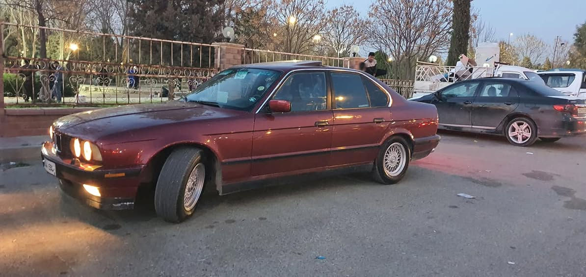 Bmw مۆدێل1991
520گێر عادی تەبرید سلاید دوو جام کارەبا گێر و مەکینە بەشەرت جەمپێکی خەفیفی پێشی هەیەی لای سەیاق کارەبای مەزبوت بە ناو کردن بەشەرت 
نرخی 54 مجال شوێن هەولێر

*********** أربيل, العراق
