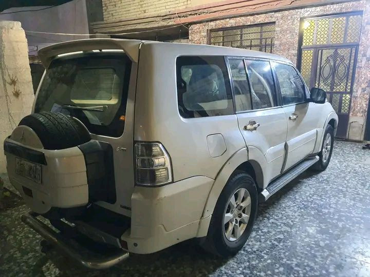 سلام عليكم 
مراوس باجيرو 2009محدثه 15
مجفيه و معمره ومكينه بيه تبخير 
الرقم صدامي بسمي وعليه غرامه 
مليون ونص تقريبا ننتفق عليهن نشأ لله
المواصفات مري شفط وشاير 
التتفه والتبريد شغلات 
شاشه كبيره ودمام 
كشنات تدفه وتبريد وتحكمات 
للاستفسار الاتصال على الرقم *********** العنوان بغداد الحميديه
