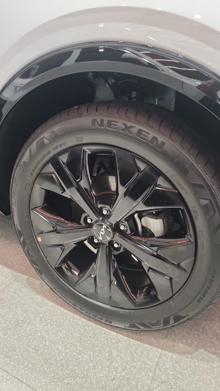 ‏Kia Sportage 2025 🚗 | Black Edition
ماشيه ١٤ الف )مرقم بغداد – داخلية جلد زيتوني مطعم بكنتارا  

ملاحضه ( السياره مستلمه من الشركه الدوليه على كتاب الشهداء السياره بأسمي لكن بعد تقريباً سنه يلا تتحول وكاله عامه تسويلك وتجي تستلم سياره من بيتي حته تضمن حقك بالتحويل ) 

المواصفات:

 •نقاط عمياء رادرات جانبيه بالمرايه

 • محرك سعة 2000 سي سي

 • بصمة + تشغيل عن بعد

 • كراسي كهرباء مع تدفئة

 • ستيرن تدفئة + شفتات كير سبورت

 • شاشة متصلة تدعم Apple CarPlay & Navigation

 • بقماره حديد 

 • تبريد شاشه مناخ منفصل

 • جنطة كهرباء خلفية

 • ويل حجم 19 إنج

 • شحن وايرليس

 • سايدبريك دگمة + أوتو هولد

 • درايف مود (أنماط قيادة)

 • مانع انحدار + مانع انزلاق

 • فول تحكمات ستيرن

 • كامرة دوارة + حساسات أمامي وخلفي

 • لايت زينون عالي/ناصي + LED ليزري نهاري

 • بك لايت LED

 • المرايا الجانبية كهرباء مع إشارة

الضمان:

 ضمان 5 سنوات / 100,000 كم – شركة الدوليه العراقيه

 ٨ تبديلات دهن مجانية (كل 5,000 كم) وسنه مساعدة طريق 

📍 العنوان: بغداد 

📞 للتواصل: ***********

السعر ٣٦.٥٠٠ مليون وبيهه مجال بسيط
