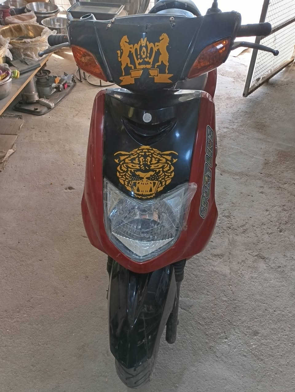 دراجه سكنز نثيه ياباني 
مفتوحه كل غراضه اصليه 
السعر 450 وبيها مجال 
***********
