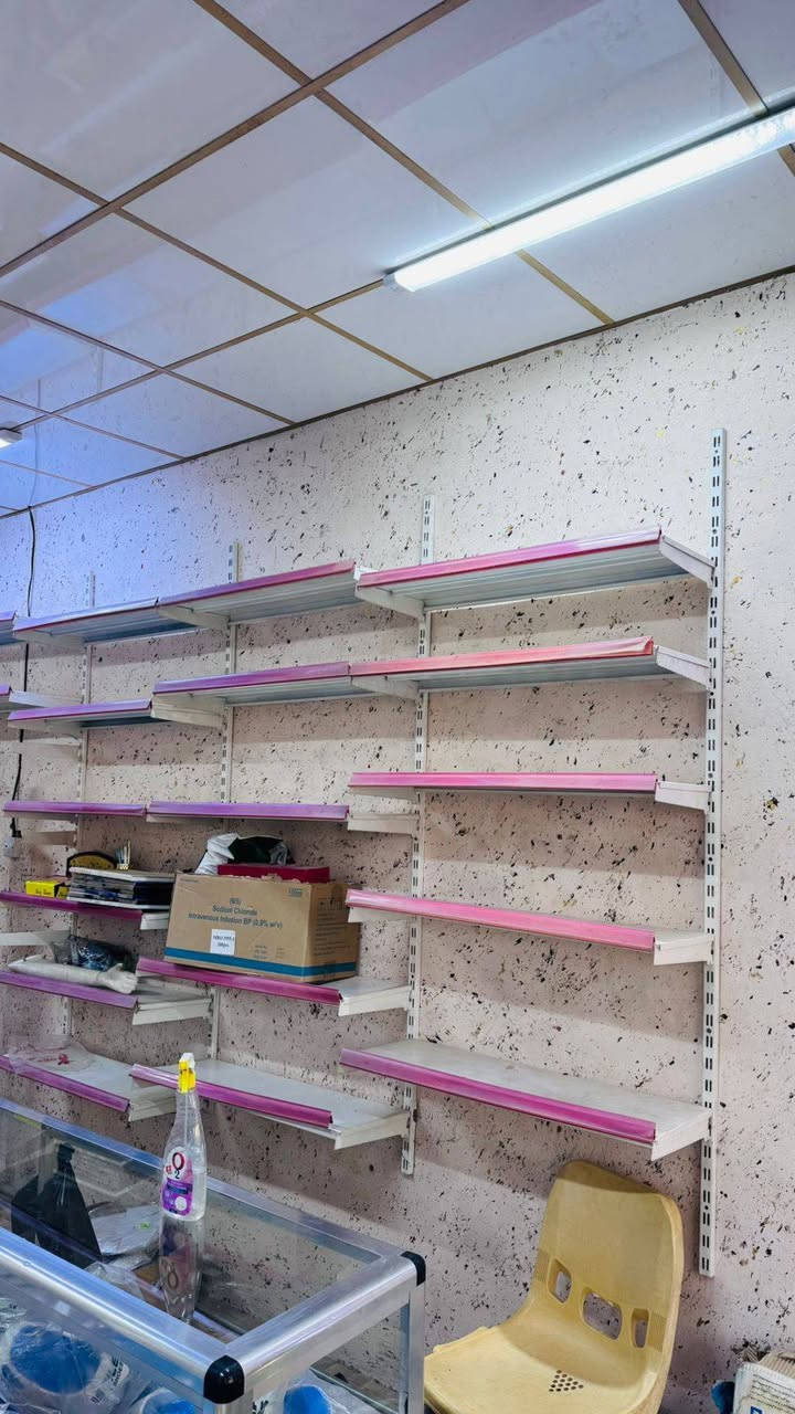 للبيع كرسي وميز مكتبي مع سديات عدد 2 مع كراسي بلاستك عدد 7 مع رفوف نضيفة جدآ مع بنكهة سقفية للاستفسار اتصل
***********
