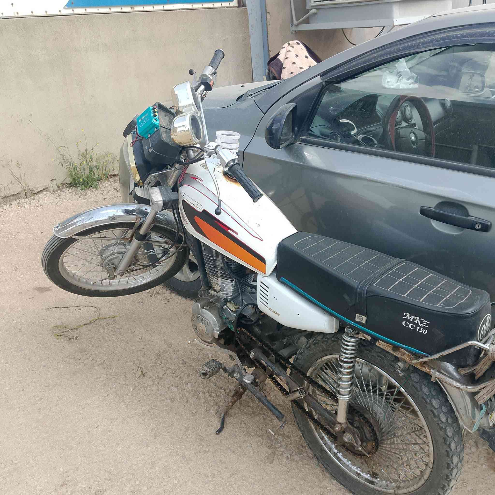 دراجة للبيع 4 كير مات شغل سعرها 225 وبيها مجال شويه


**إذا كنت صاحب هذا الإعلان وتريد حذفه لأي سبب، رجاءا أرسل رسالة إلى الدعم الفني**