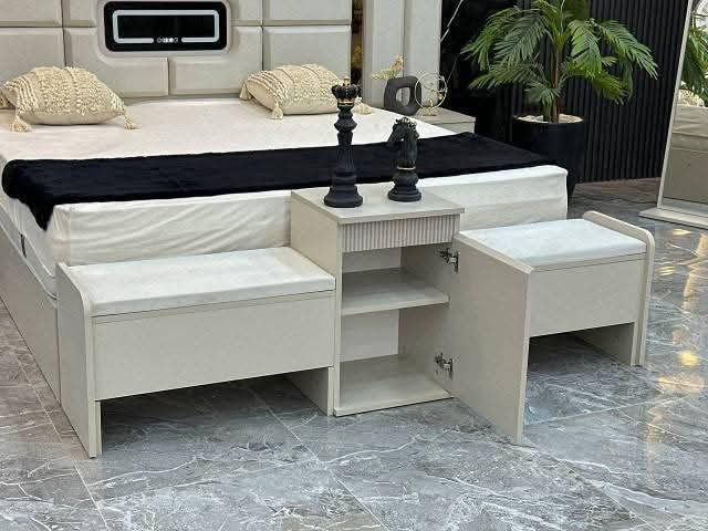 غرفة نوم تركي مستخدم 9 قطع
ميز تواليت + انارة 

كرسي ميز تواليت 

كنتور  + انارة 

سرير + ساعة رقمية وانارة 

جزامة 

طاولة سرير جانبية عدد 2

مرآة 

فقط الميز تواليت بي حرق بسيط ع الجهة اليمنى من خزاتنه السفلية اما باقي الغرفة نظافة فول شخط مابيها 

اشتريتها بمليون و550

رايدها بـ 900 قفلللل 

الي حاب يتواصل وياي على هذا الرقم 

***********

العنوان بغداد شارع حيفا
