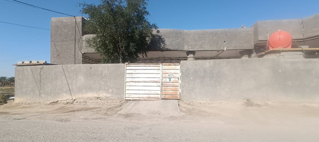 سلام عليكم  
دار  للبيع المساحه الكلي 250 متر  تفاصيل الدار داخل الفديو طابو زراعي سند 25 تحويل مباشر  العنوان بابل ابو غرق خلف المعهد الفني الستفسار  واجهيه 17 ونزال 15  وغرفتين ومطبخ هوه هول هوه استقبال موضح كلشي بل فيديو سعر 75 وبيها مجال بسيط ***********
