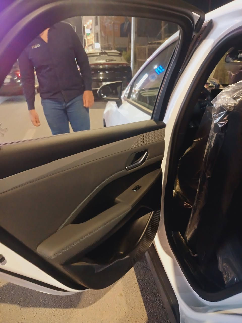 سلام عليكم عندي بي واي دي 2025 ماشية ٤٠٠٠ الف رقم  بغداد سيارة جدا نظيفة بعدها نظافة زيرو سيارة بسمي العنوان بغداد سبع ابكار ***********
