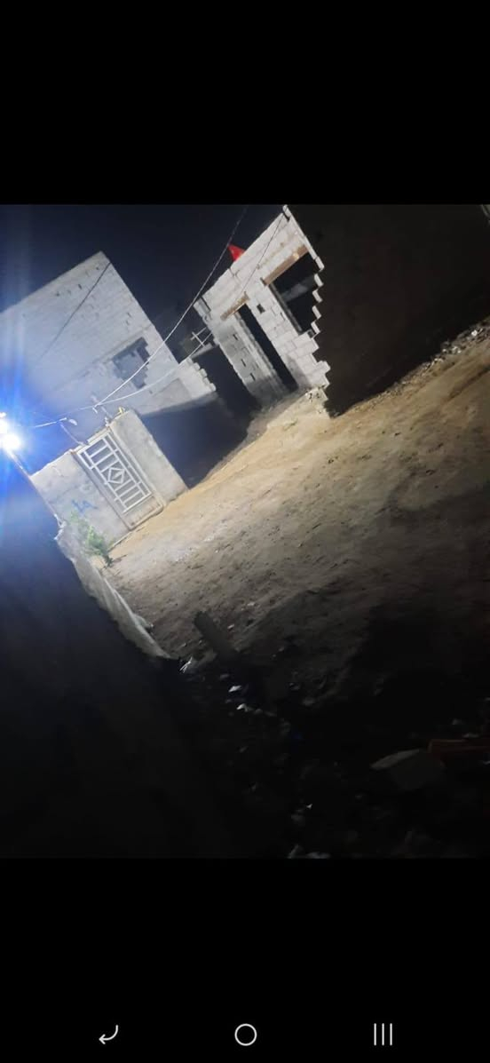بيع مستعجل
دار للبيع مساحه50متر
ك مكان مكانه مرتب وسكني
في كربلاء الحر منطقة سواده قريب مدرسة الحسام 
نوع العقار سند 25 قرار محكمه المكاتبه ويا ابو الكاع الاصلي
 السعر 18وبي مجال
 بناء بلوك سكفه سندويش بي رباط 
يحتوي على غرفه واستقبال وحمام داخل الغرفه +مطبخ بلوجه جبير +منور على لغرفه
+ طارمه زغيرة +صحيات خارجيه حتى لو  مراوس بقطعه.
للتواصل والاستفسار ارجو مراسلتنا واتساب  *********** 
نحيطكم علماً لانستقبل الاتصالات المباشرة راسلنا واتساب وتدلل
